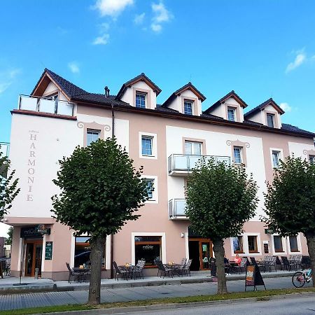 Wellness Hotel Harmonie Тршебонь Экстерьер фото